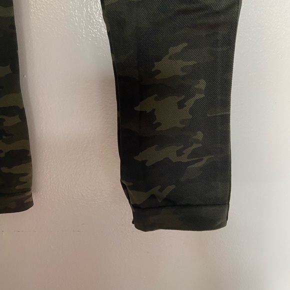SPANX CAMO LOOK AT ME NOW SEAMLESS LEGGINGS - Picture 9 of 13